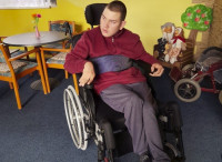 Veřejná sbírka Libereckého kraje pomáhá. Ukrajinský chlapec dostal invalidní vozík